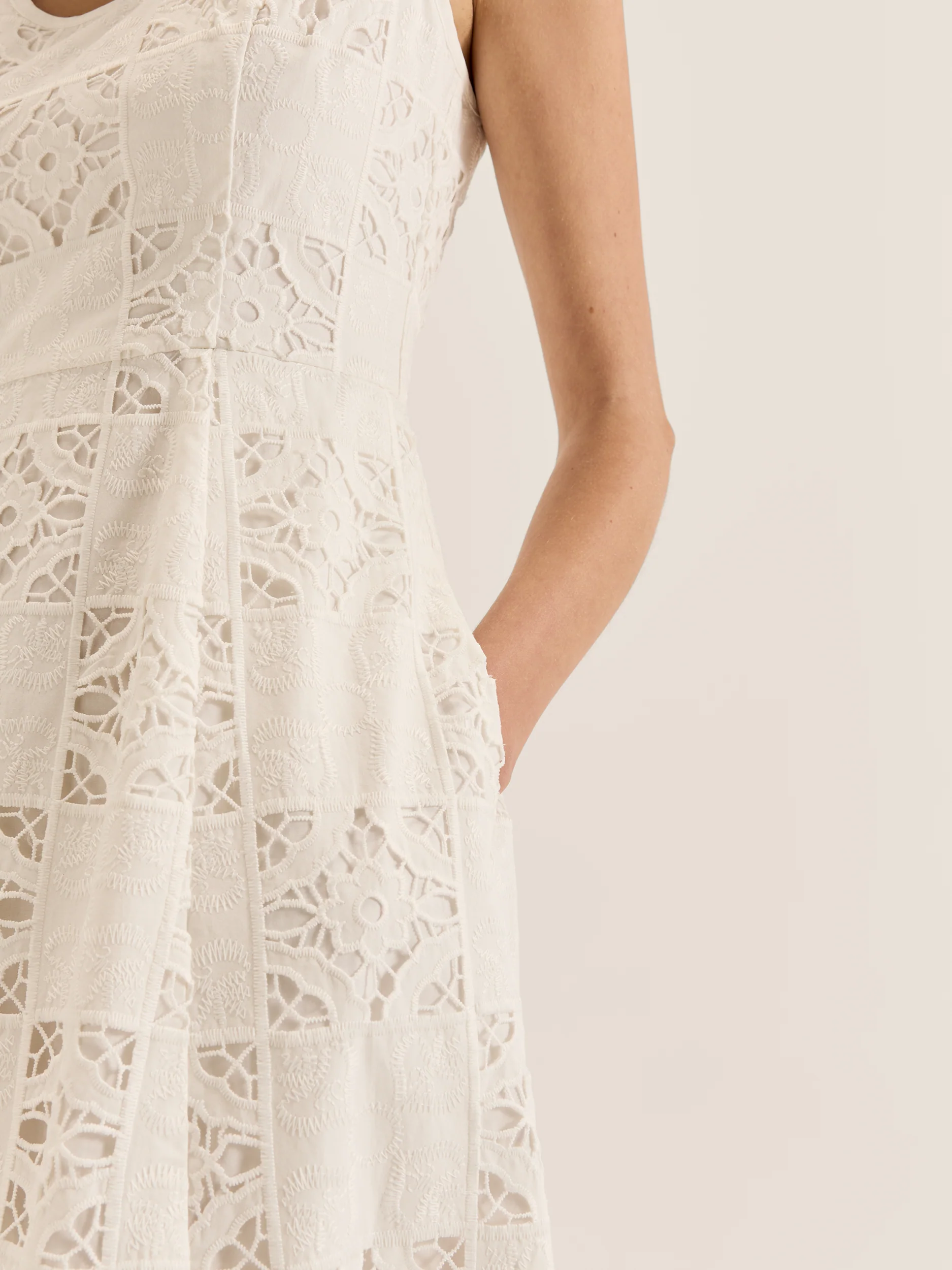 Noosa Lace Midi Dress - Image 4