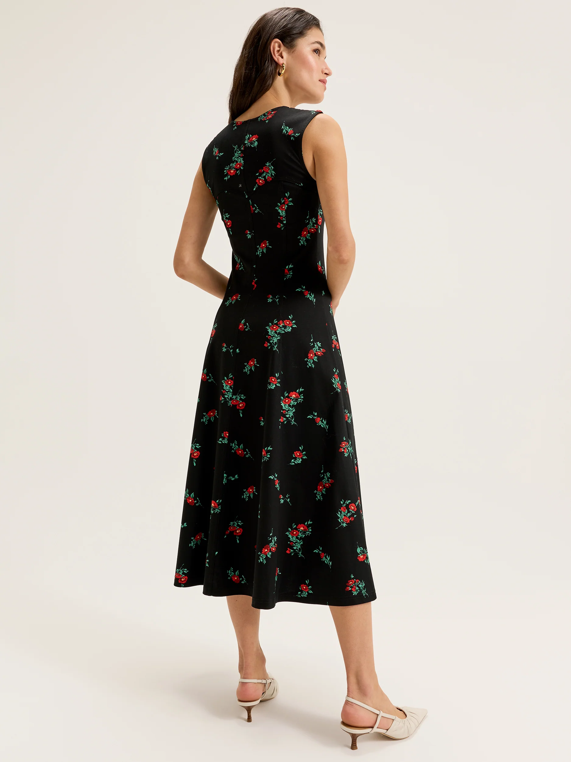 Posing Roses Jersey Dress - Image 3