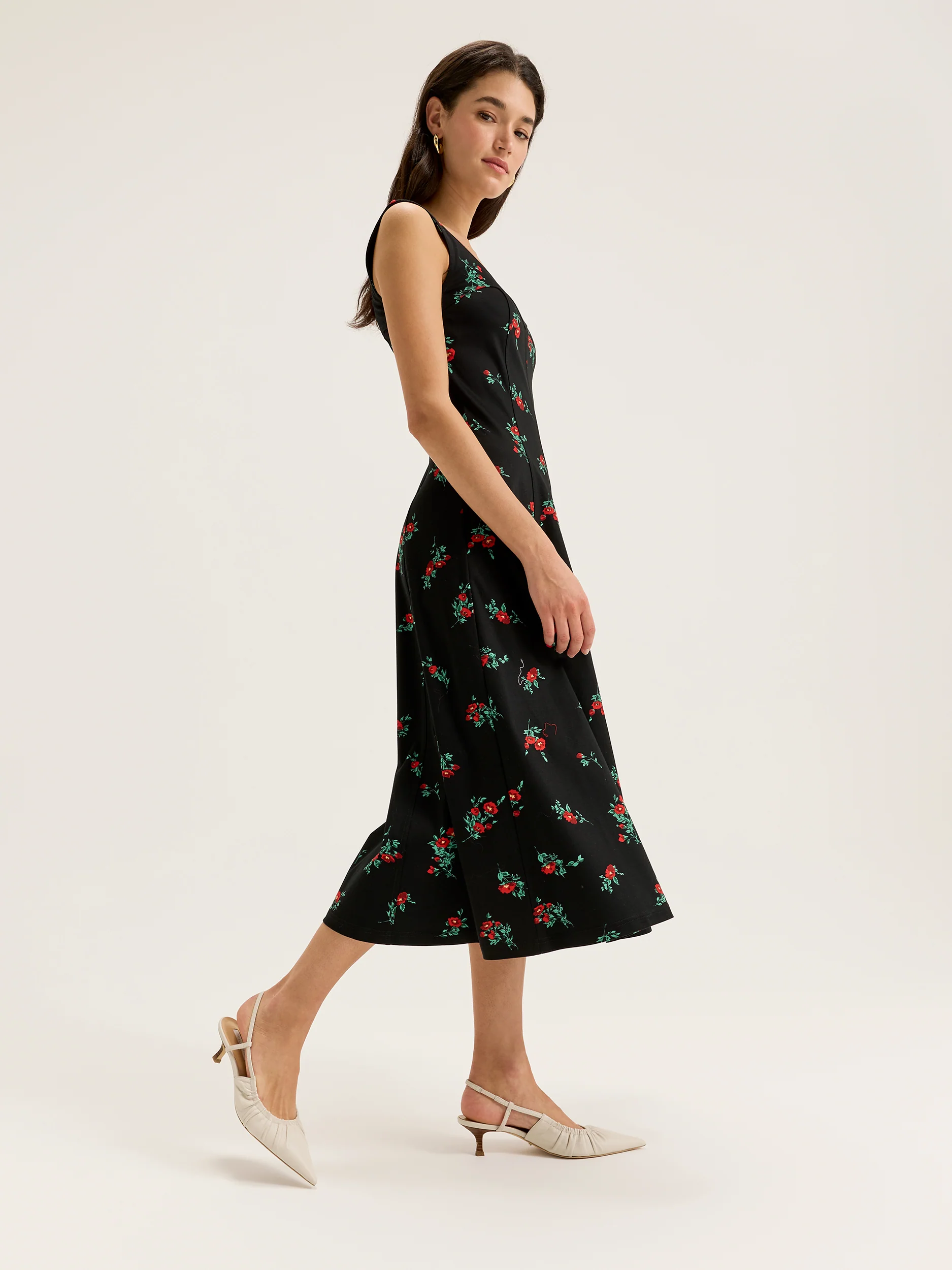 Posing Roses Jersey Dress - Image 4