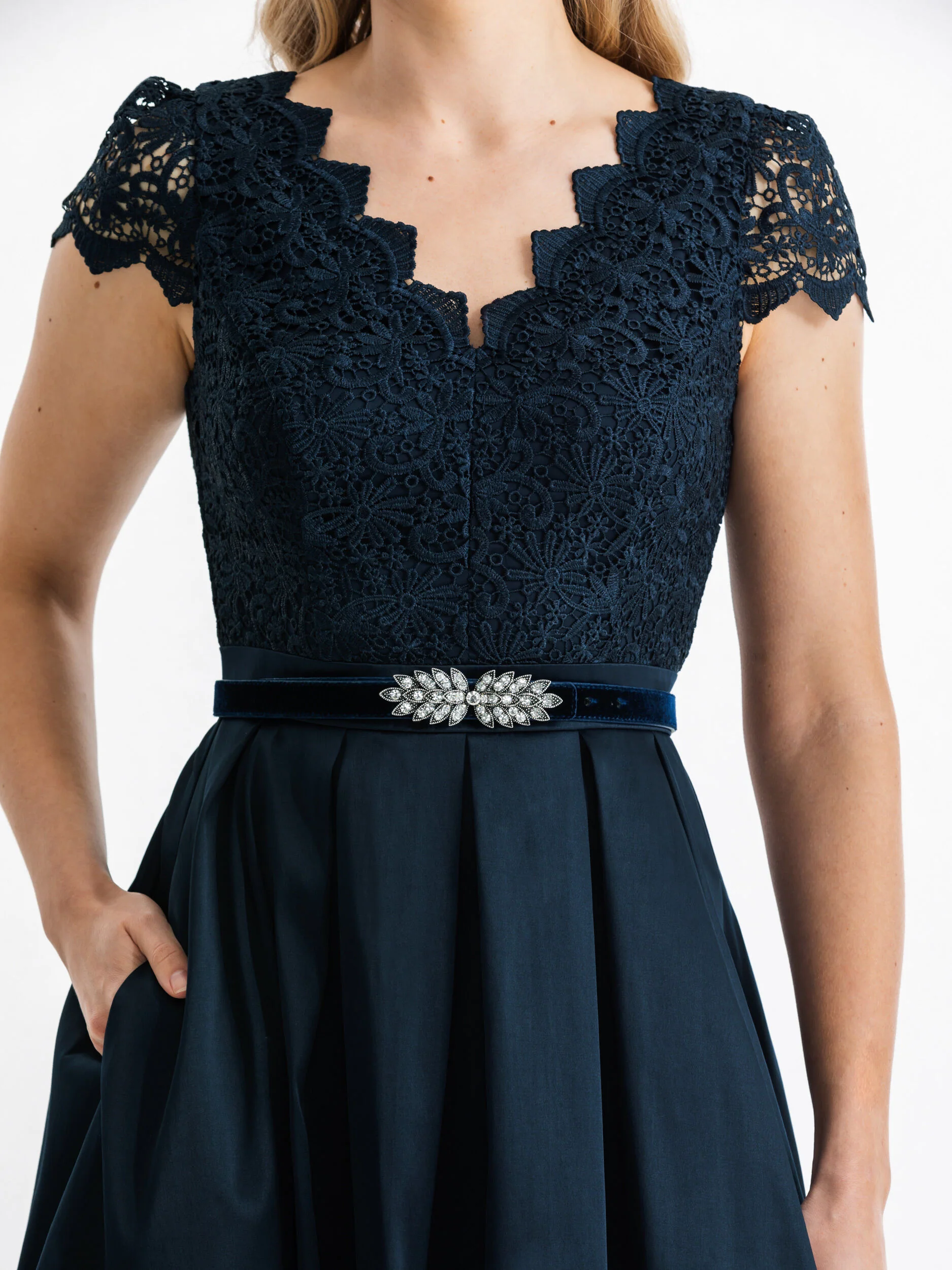 Trilly Jewel Belt - Image 3